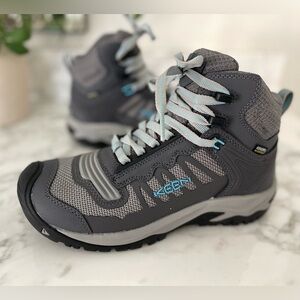 NEW Keen Waterproof Hiking Boots Womens Size 8 Gray Blue Gorpcore‎ Outdoors